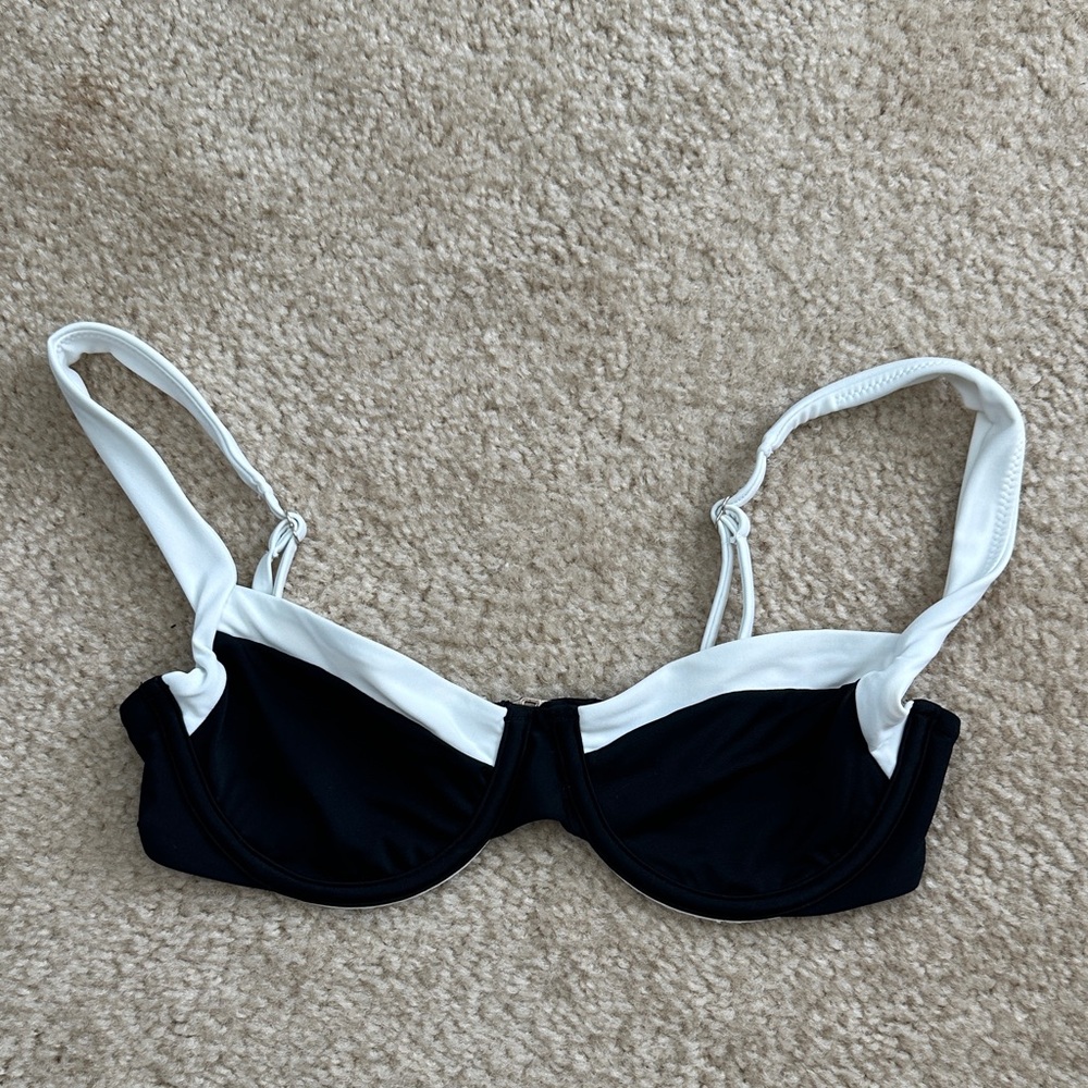 Abercrombie & Fitch Black and White Underwire Bra